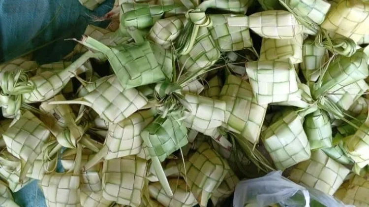 Cara Menganyam Ketupat untuk Pemula