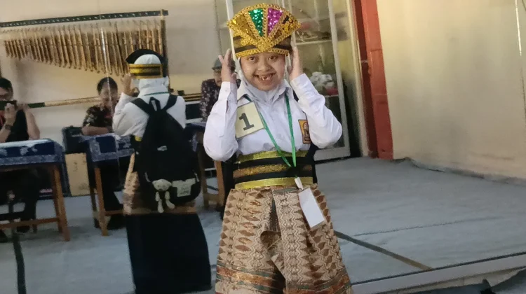 Asah Potensi, Siswa Berkebutuhan Khusus di Batang Ikuti Festival Seni