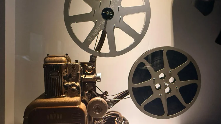 Yuk Kenalan Ampro Stylist, Proyektor Film Andalan pada Masanya