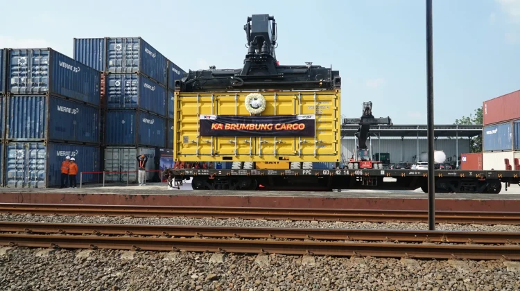 KAI Resmikan Perjalanan Perdana KA Brumbung Cargo Relasi Pasoso–Brumbung