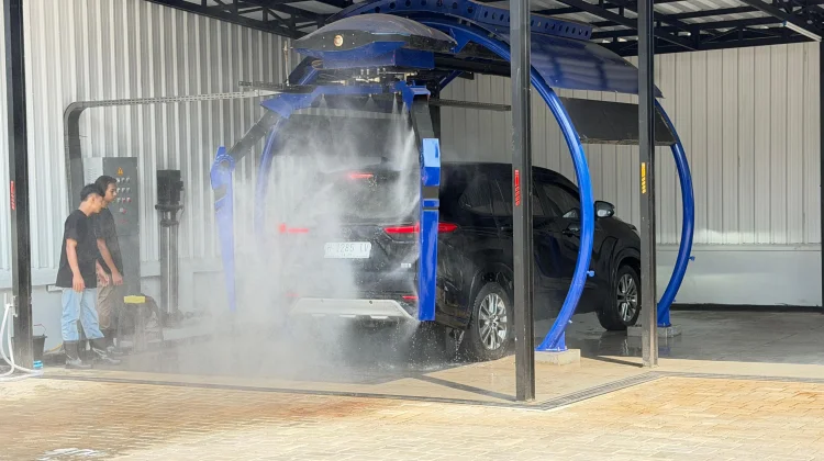 Cuci Mobil dengan Teknologi Robotik Hadir di Garasi Biggir Car Wash