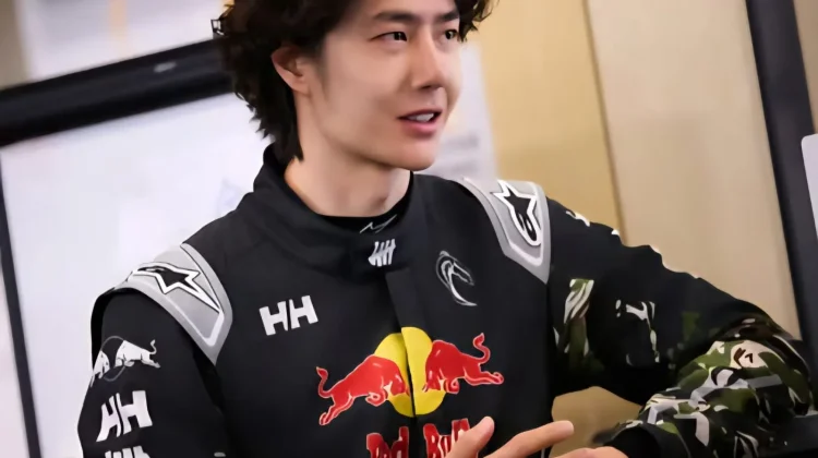 Wang Yi Bo berkompetisi di balapan China GT Shanghai