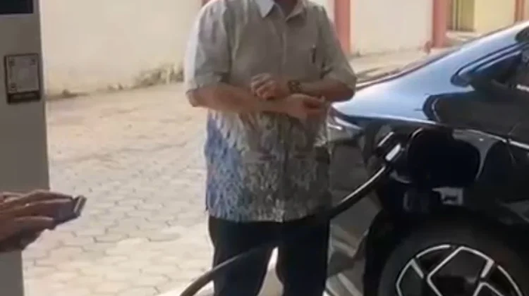 Dukung Transisi Energi, RS Mardi Rahayu Kudus Hadirkan SPKLU di Gedung Parkir