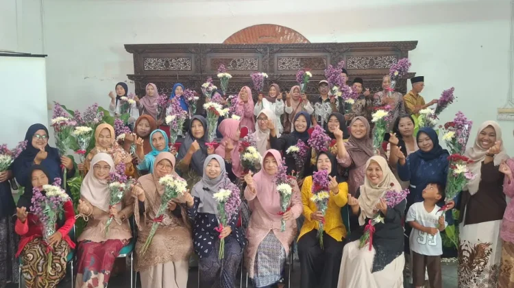 Siti Roika Rayakan Hari Kartini Bersama Warga Rejosari