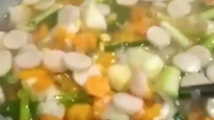 Urutan Memasukkan Bahan Sayur Sop agar Tidak Overcooked