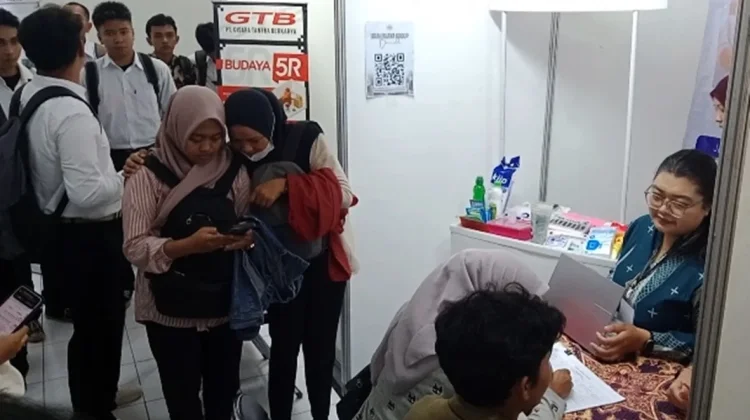 Job Fair Magelang Sediakan 2.103 Lowongan, Diserbu Pencari Kerja Muda