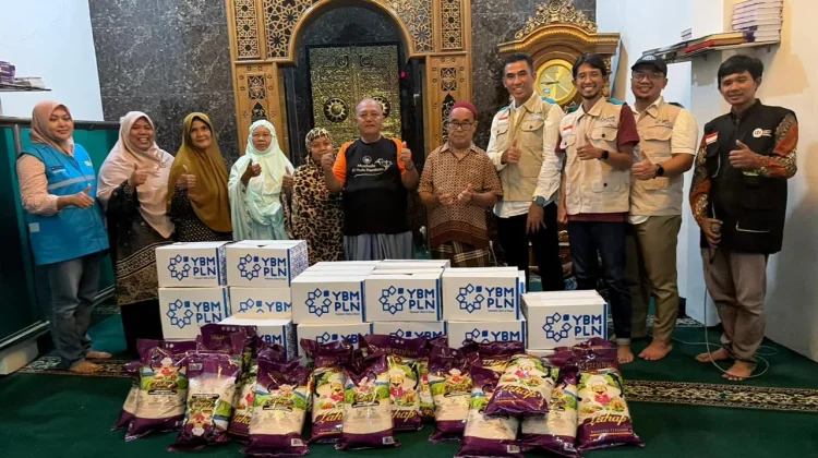 PLN UID Jateng Berbagi Cahaya, Muliakan Masjid dan Kaum Dhuafa