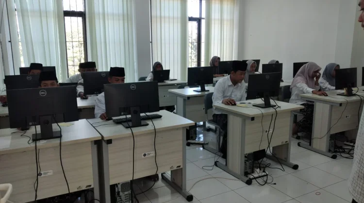 Bukti Melek Teknologi, Ratusan Santri Ikuti Ujian Kesetaraan Berbasis Komputer