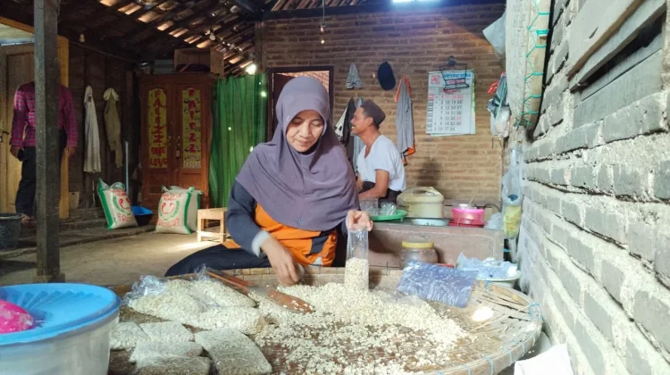 Tabungan 14 Tahun Antarkan Bakul Tempe Wujudkan Mimpi Berangkat Haji