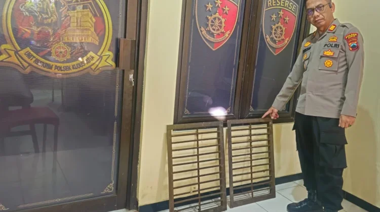 Tujuh Anak – Anak di Kudus Diamankan Polisi, Mencuri Penutup Saluran