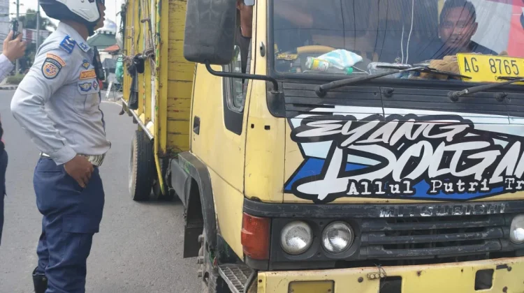 Aksi Dishub Cegat Truk di Jerakah, Didukung Warga dan Mahasiswa