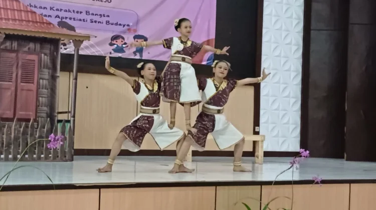 Guncang Panggung FLS3N! 3 Penari Cilik SD Jolodoro Purworejo Bawa Misi Kebersamaan