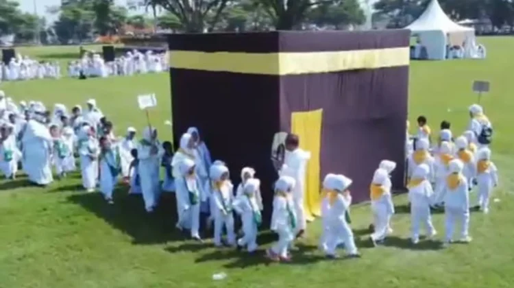 Ribuan Anak RA di Purworejo Antusias Ikut Simulasi Manasik Haji