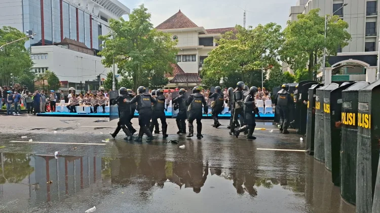 Simulasi Pengamanan Demo di Semarang, Polda Jateng Uji Kesiapsiagaan Personel