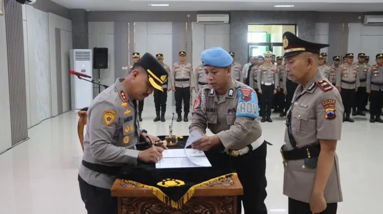 Kapolres Demak Lantik Kapolsek Mijen, Dua Personel Naik Pangkat