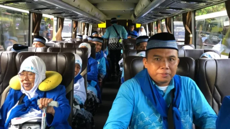 Dua Belas Tahun Menanti, Aminudin Toha Berangkat Haji di Usia 49 Tahun