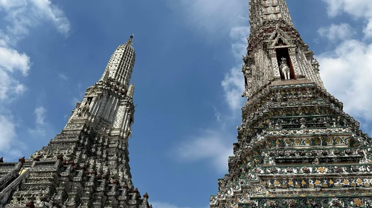 Wat Arun, Ikon Bangkok di Tepian Sungai Chao Phraya