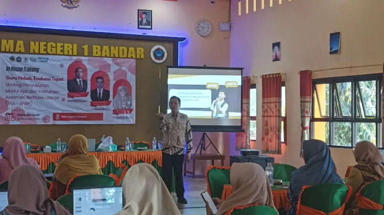 Tak Lagi Monoton, Guru SMA 1 Bandar Belajar Strategi Mengajar Efektif