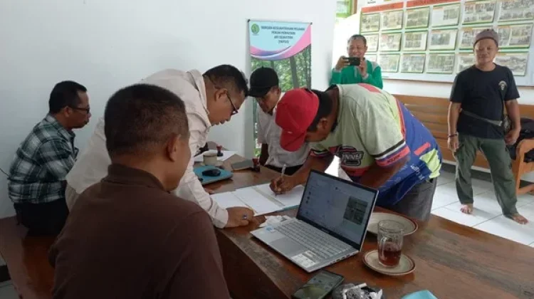 Perkuat Ekonomi Warga, Perhutani Purwodadi Pantau Progres Agroforestry Tebu