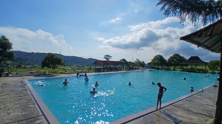 Bertema Alam, Kolam Biru di Limbangan Kendal Jadi Daya Tarik bagi Wisatawan