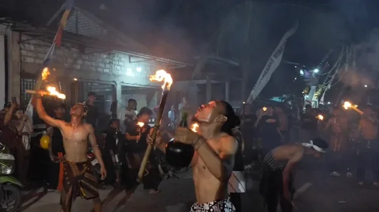 Lamporan, Api dan Solidaritas Desa