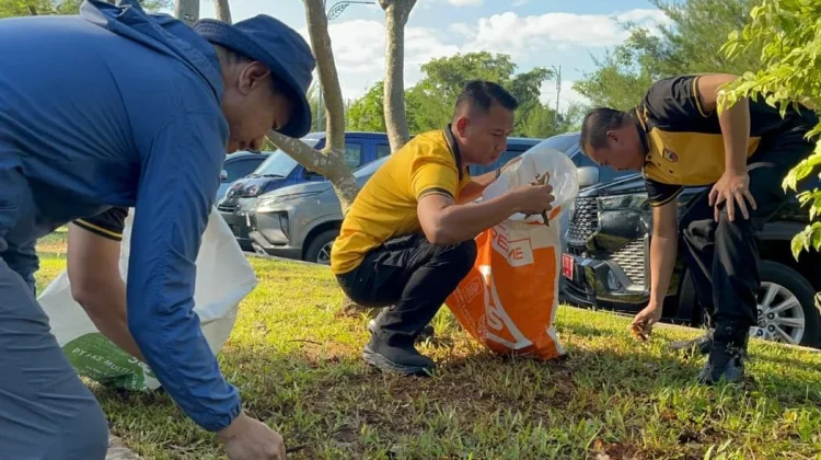 Peringati May Day, Ratusan Buruh di Kudus Kerja Bakti Bersama