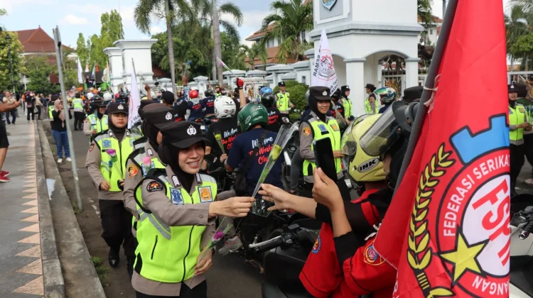 Peringatan Hari Buruh di Kendal Diramaikan dengan Hiburan