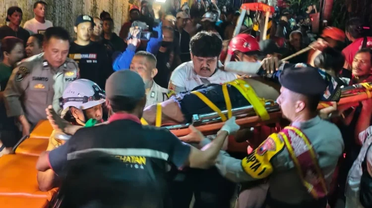 Dua Warga Terjatuh ke Sungai di Sidomukti Salatiga, Satu Alami Patah Tulang