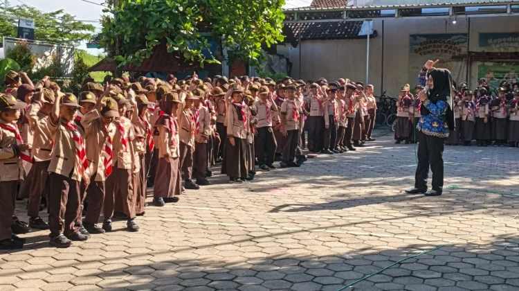 Semarak Hardiknas, SD 1 Undaan Kidul Tanamkan Karakter