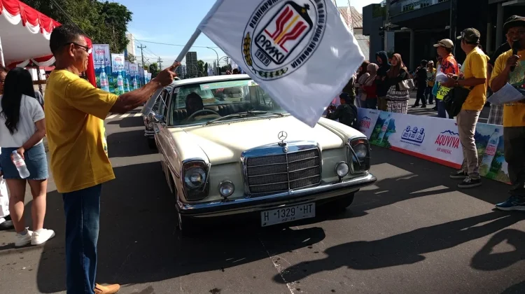 Meriahkan Hari Jadi Kota Magelang, Ratusan Mobil Ikuti Reli Mobil Kuna PPMKI Jateng