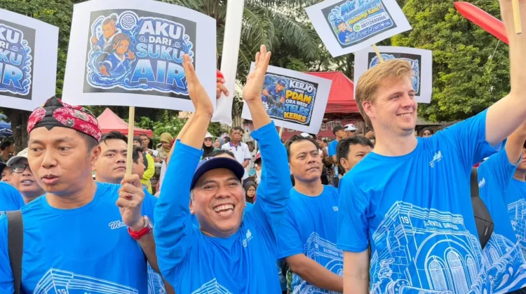 HJKS ke-479, PDAM Ikut Bagikan Kado Kepada Warga