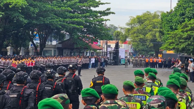 Ribuan Personel Diterjunkan, Polresta Pati Kawal Aksi Nelayan dengan Humanis
