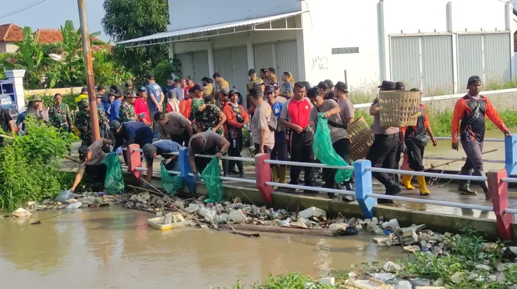 Kendal Darurat Sampah, Aktivis Lingkungan Sungai Watch Gerakkan Bersih Sungai