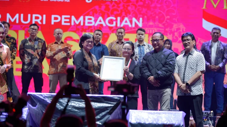 Pecahkan Rekor Dunia MURI, 10.052 Lumpia Gratis Dibagikan di Hari Jadi ke-479