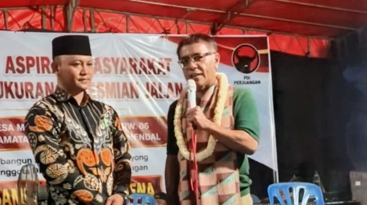 Resmikan Jalan Desa, Samuel Wattimena Tekankan Penguatan SDM dan Literasi
