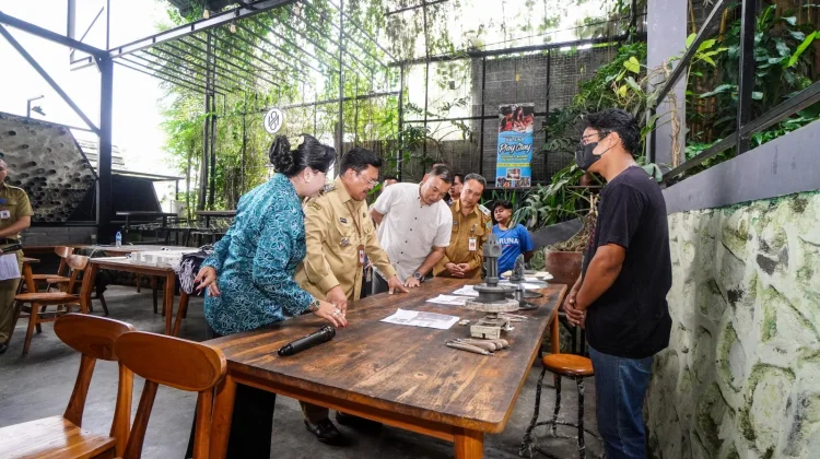 Lewat Sistem Holding, Salatiga Siapkan UMKM Jadi Pusat Keramik Unggulan