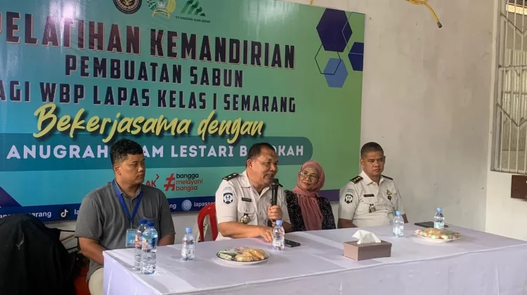 Warga Binaan Lapas Semarang Dilatih Membuat Sabun