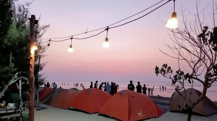 Tawarkan Pengalaman Berbeda, Pantai Indah Layur Rembang Jadi Primadona Baru