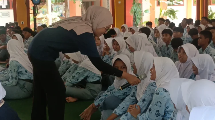 Komunitas Sungai Watch Edukasi Metode Pencegahan Sampah Plastik ke Pelajar