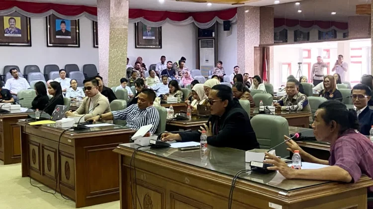 Datangi DPRD, Pelaku Usaha di Rembang Minta Tertibkan Karaoke Berkedok Warung Kopi