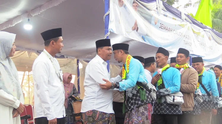 Lepas Calon Jemaah Haji, Bupati Rembang Berikan Empat Pesan