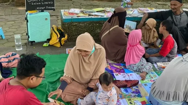 Keluarga Jadi Kekuatan Utama Gerakan Literasi Koper Pustaka