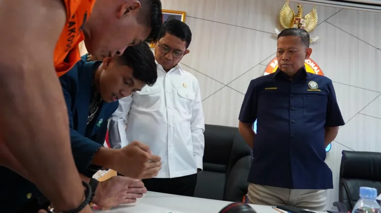 Tim Cyborg Insect Undip Demonstrasikan Robot Kecoa Pendeteksi Korban Bencana