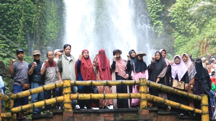 Gelar Outing Class, Madrasah Holistik Hayati Alam
