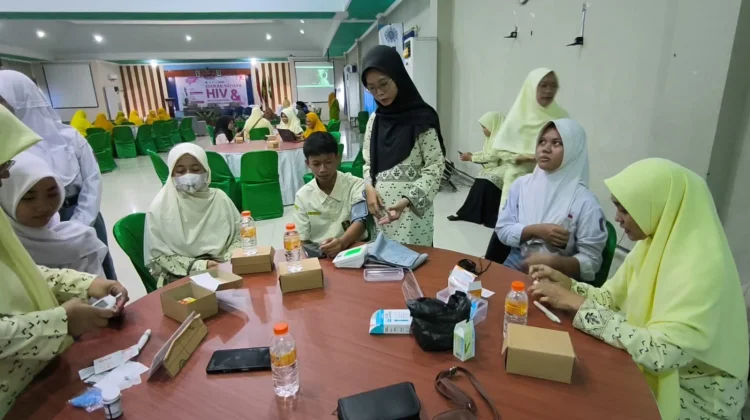 Ratusan Remaja dan Ibu-ibu Ikuti Seminar HIV, Narkoba dan Kanker Payudara