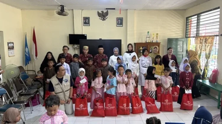 Hardiknas, Semarang Donasi dan Immoderma  Berbagi Santunan Anak Yatim dan Duafa