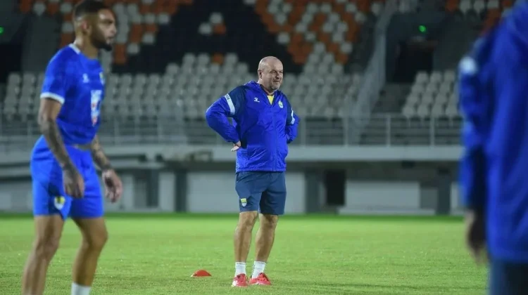 Laga Pekan ke-32 Persib vs Persija Tak Ada Tim Favorit