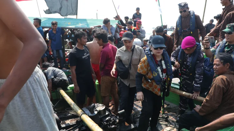 Hadiri Sedekah Laut Tambak Lorok, Agustina: Laut dan Manusia Harus Saling Menjaga