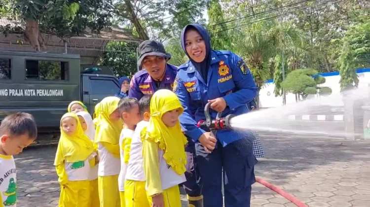 Bangun Budaya Keselamatan sejak Dini, Damkar Pekalongan Sasar Kelompok Bermain