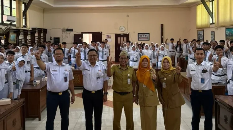 Belajar di Luar Kelas, KAI Wisata Kenalkan Wisata Heritage di SMAN 1 Semarang